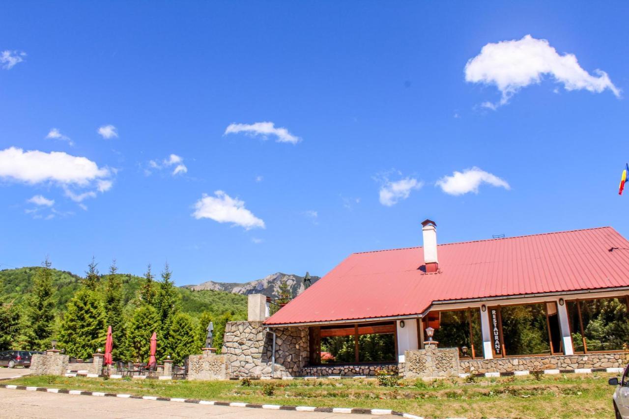 Hotel Cheia Кея Екстер'єр фото