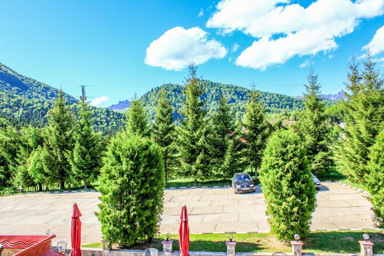 Hotel Cheia Кея Екстер'єр фото